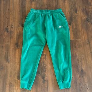 Nike Big Kids Club Fleece Green Sweatpants/Joggers SZ L Athletic Wear Soft Cozy